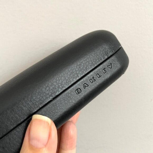 Oakley Black Clamshell Hard Sunglasses Case - Small - Picture 2 of 6
